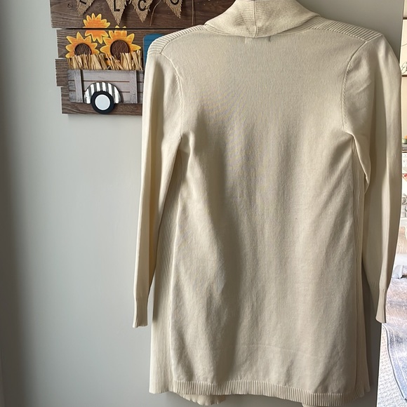 Small cardigan with pockets - Picture 3 of 3